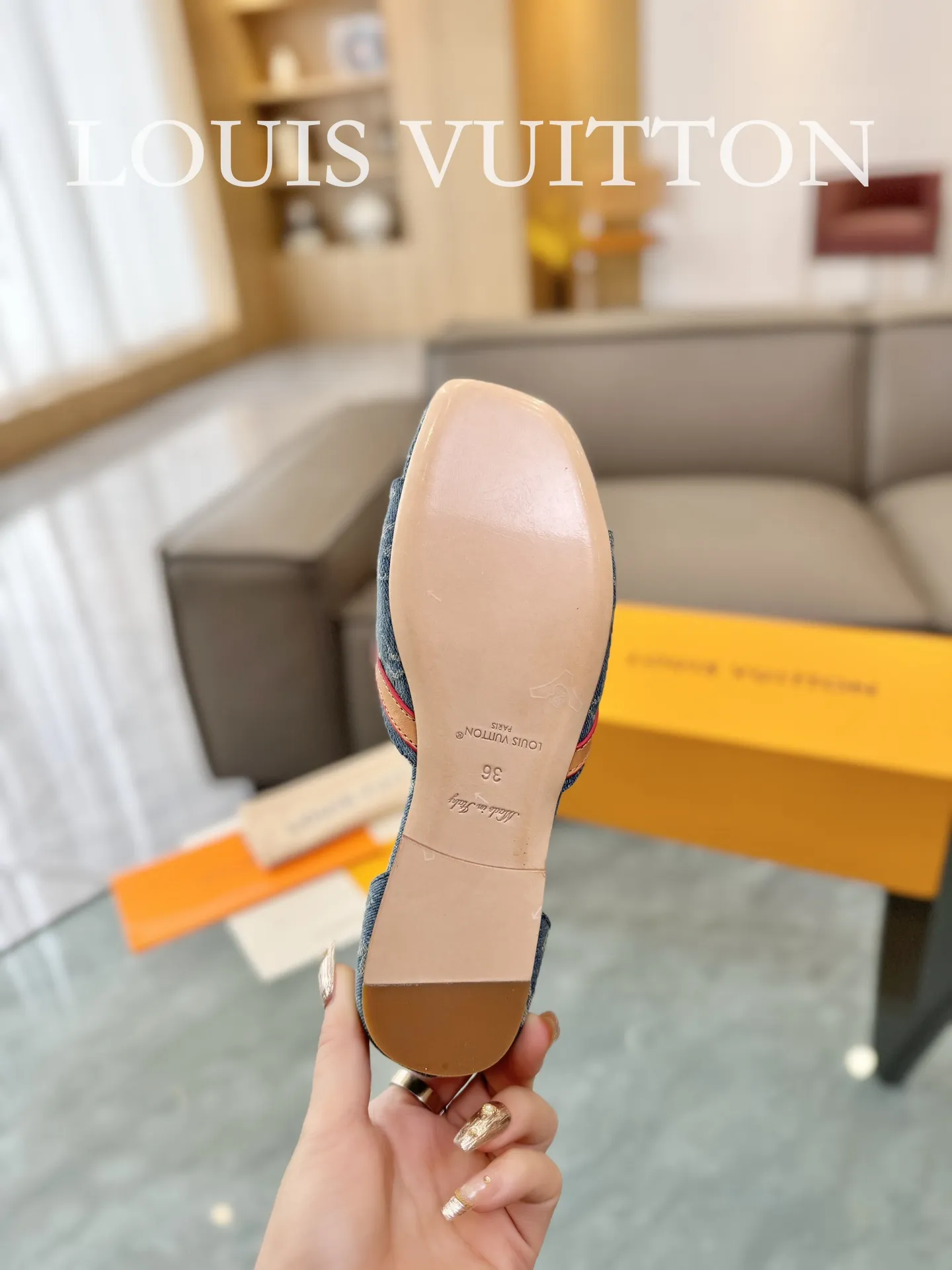 👟👟Ex-factory price 620👟👟 👟👟The top version of LV Lujia 24/denim jeans are so beautiful. I rarely make Lv family items, but I really can’t refuse this pair of kittens! I purchased the original version and developed it with care. The heels are custom molded. The brown leather with presbyopic denim is so brilliant! The perfect kitten heel, which is just right, is high-end, classic, sexy and comfortable. It is a must-have item that can give you full marks as a summer shoe! Sandals 5cm and 9cm/hollow sandals/ballet shoes 🔜3 items ✅Upper: Denim denim ✅Inner: original customized cowhide ✅Outsole: Italian genuine leather outsole ✅Number of yards: 35-41 (40.41 customization is not returnable) ✅Packaging: full set of exquisite packaging
